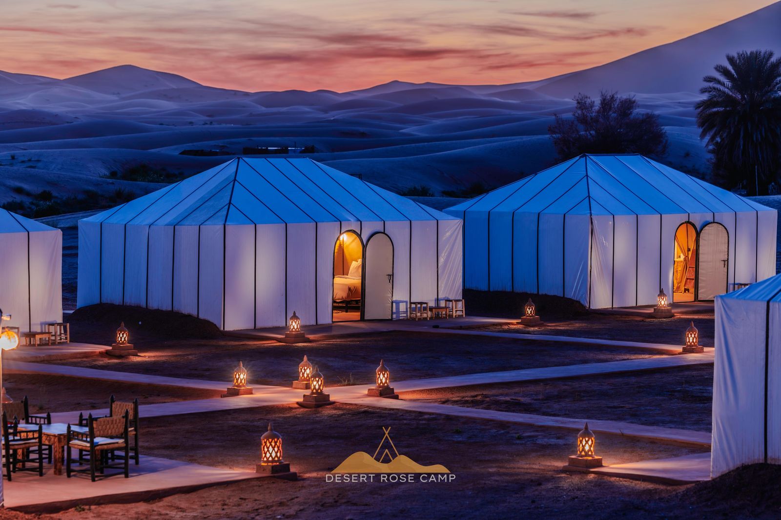 Campo tendato di notte